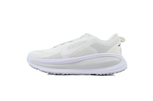 HM6803-106 나이키 보메로 18 '화이트 포톤 더스트'